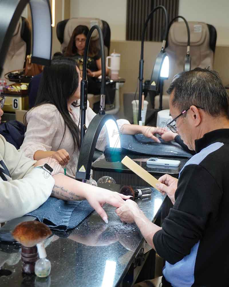 Cần Thợ Nails Saint Charles, Illinois - Bao Lương Hoặc Ăn Chia