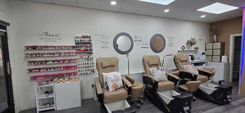 NAIL STATION FOR RENT VÀ CẦN THỢ NAILS Ở NEWPORT BEACH, CA