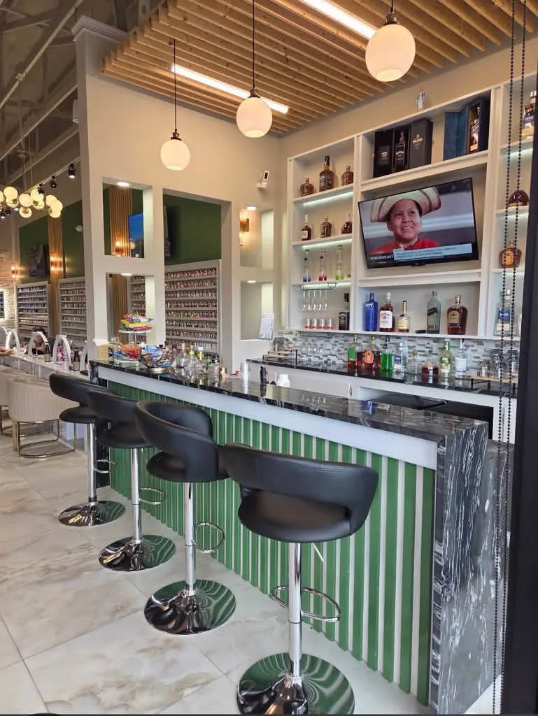 Sang Tiệm Nails Clarksville, Tennessee - Income Tốt