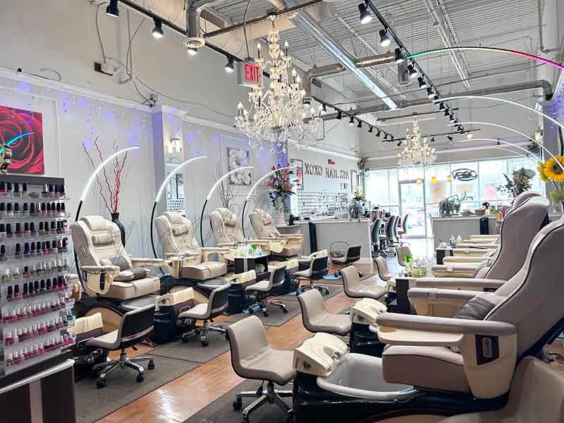 Sang Tiệm Nails Florida - Vị Trí Tốt