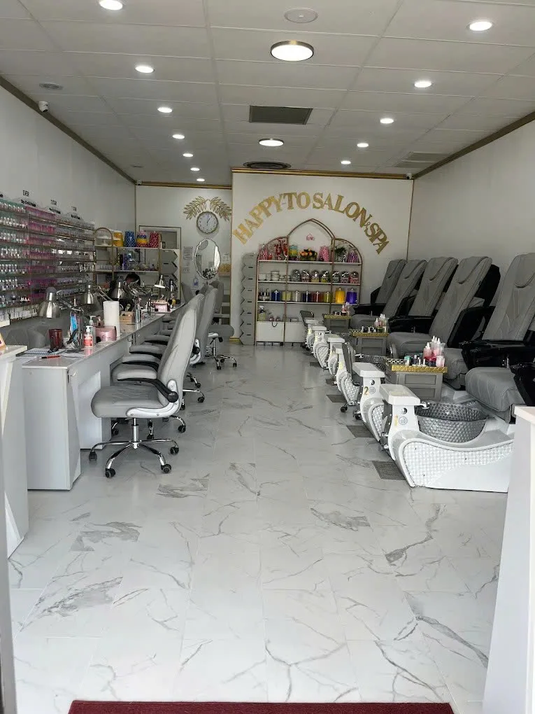 Sang Tiệm Nails Tại Columbus, Indiana