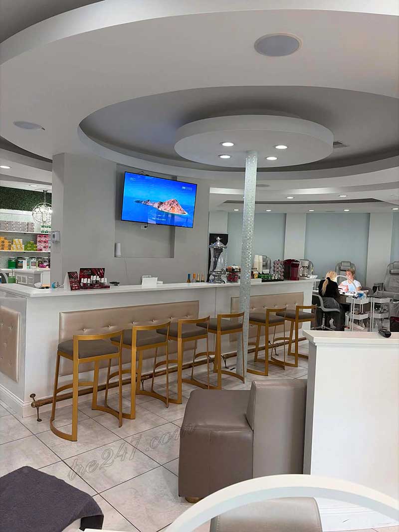 Sang Tiệm Nails Tại Des Plaines, Illinois
