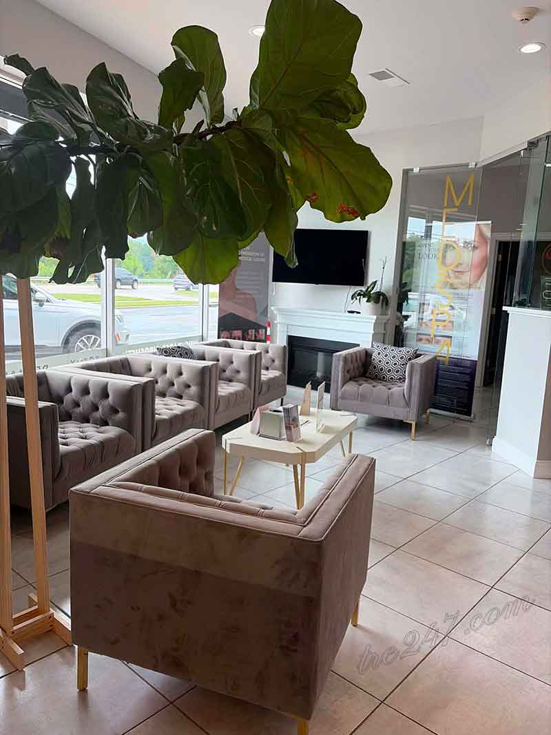 Sang Tiệm Nails Tại Des Plaines, Illinois