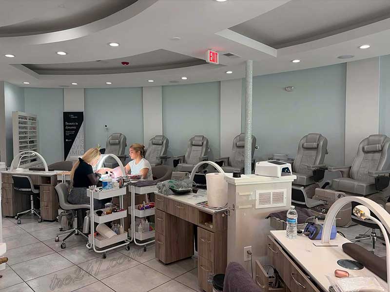 Sang Tiệm Nails Tại Des Plaines, Illinois