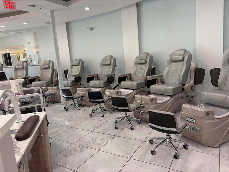 Sang Tiệm Nails Tại Des Plaines, Illinois