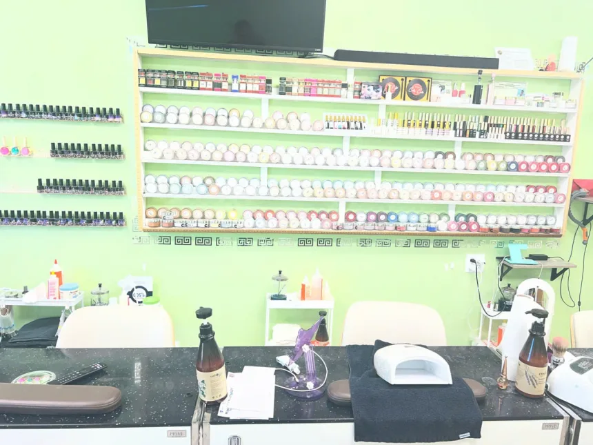Sang Tiệm Nails Tại Jacksonville Beach, Florida