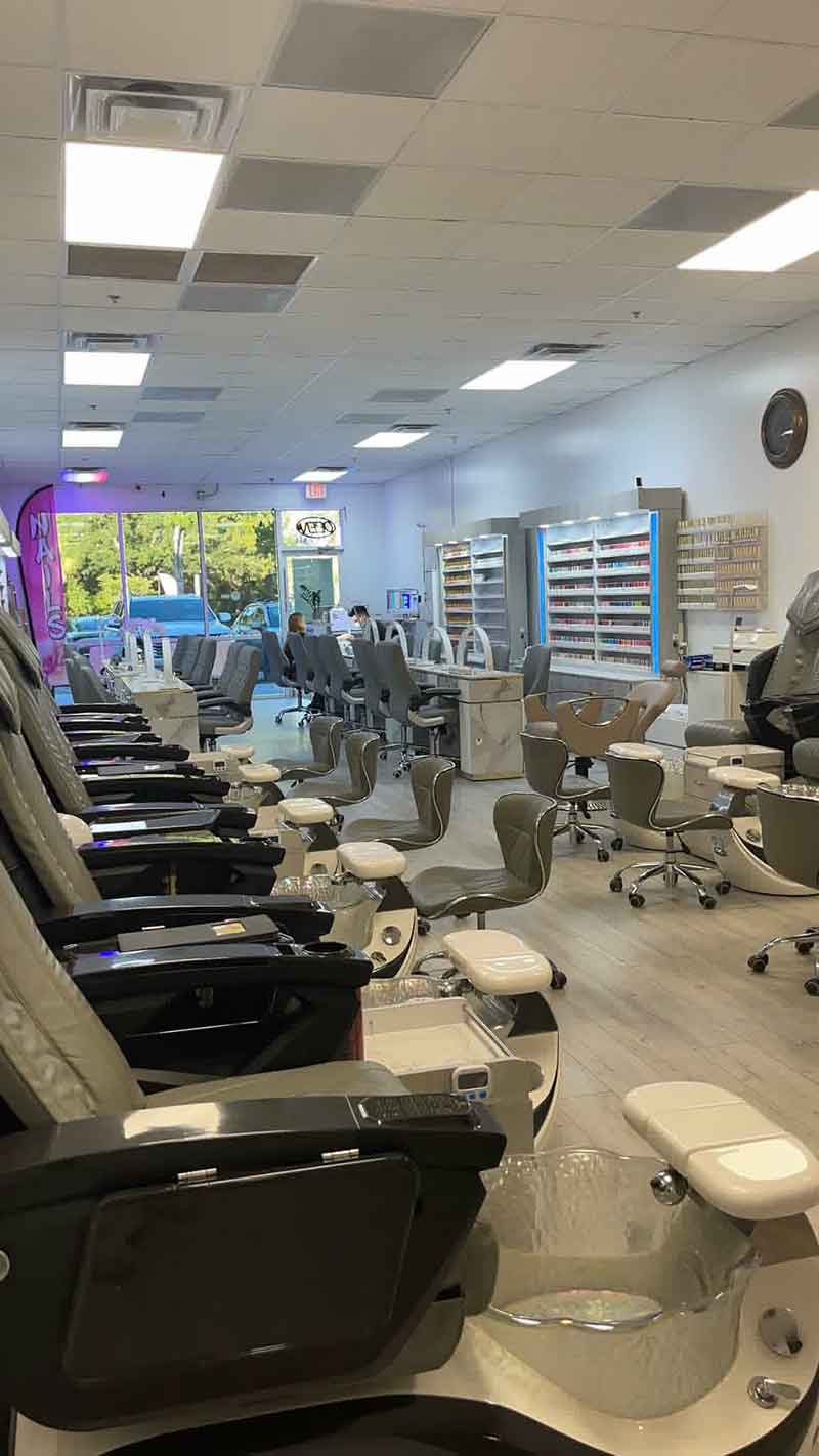 Sang Tiệm Nails Tại Lake Nona, Orlando, Florida