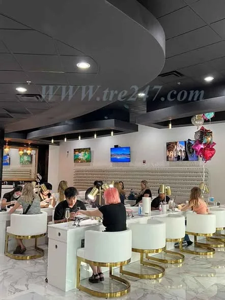 Sang Tiệm Nails Tại Orlando, Florida