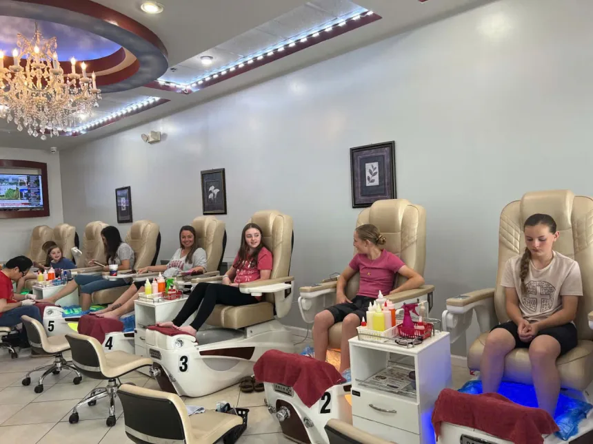 Sang Tiệm Nails Tại Warner Robins, Georgia - Rent Rẻ