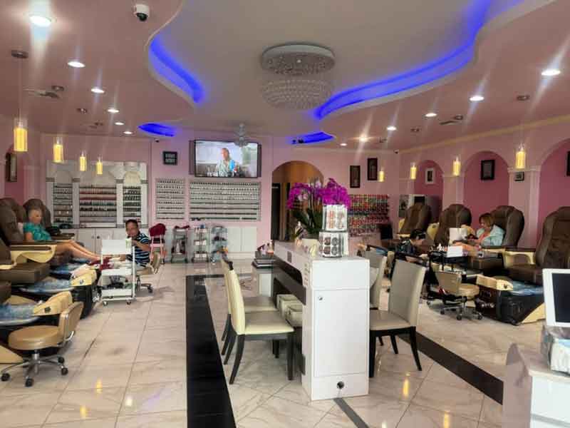 Sang Tiệm Nails Wildwood, Florida - Income Tốt